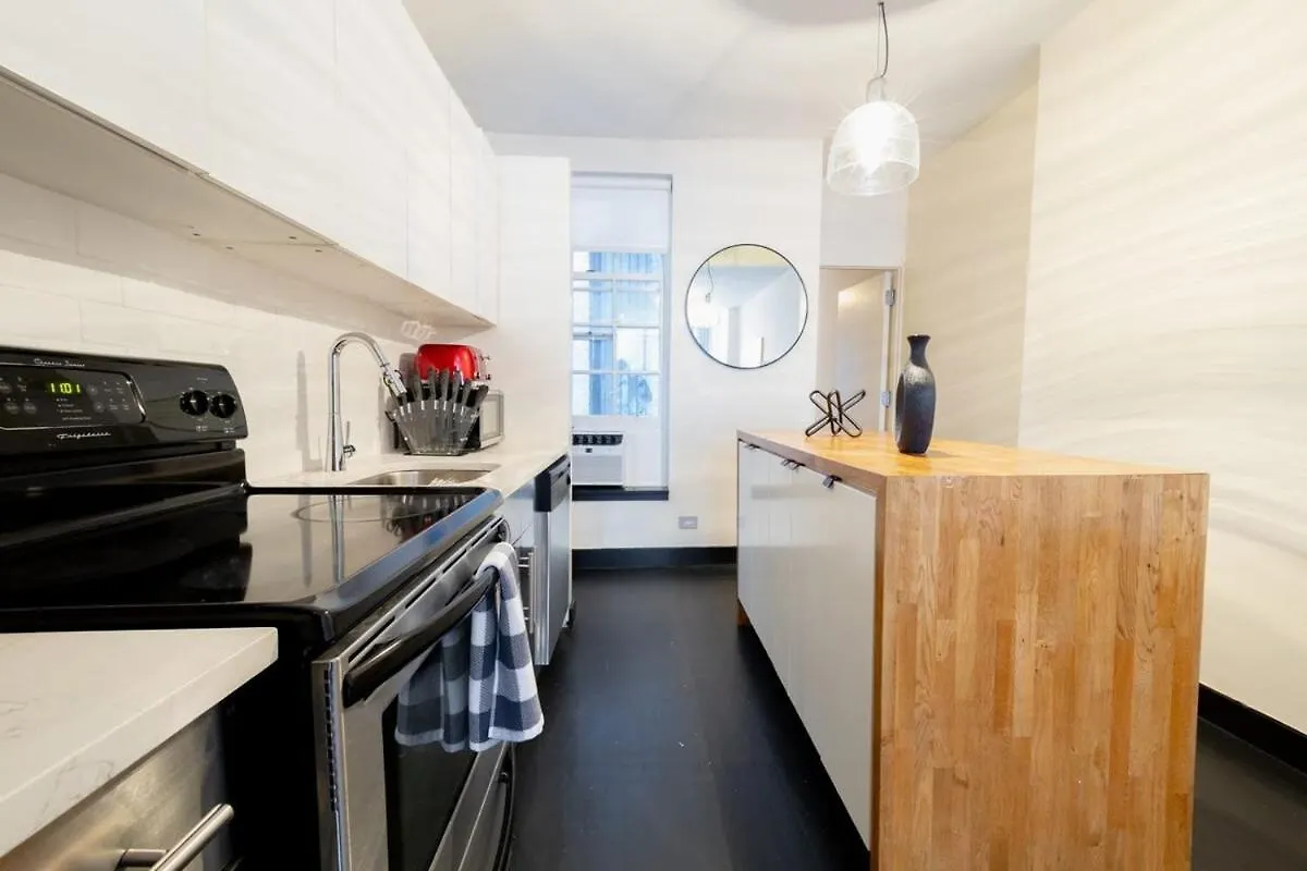 E10-1 Designer East Village Townhouse 1Br New York 0*,  United States