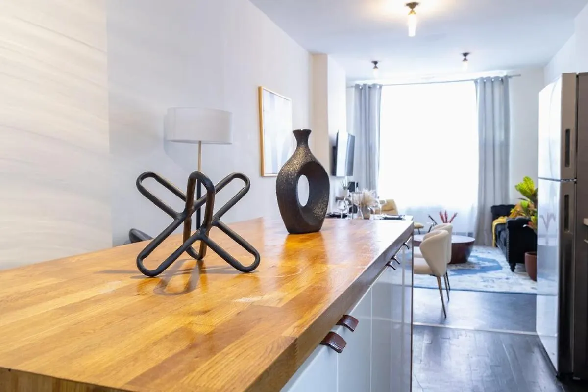 E10-1 Designer East Village Townhouse 1Br New York