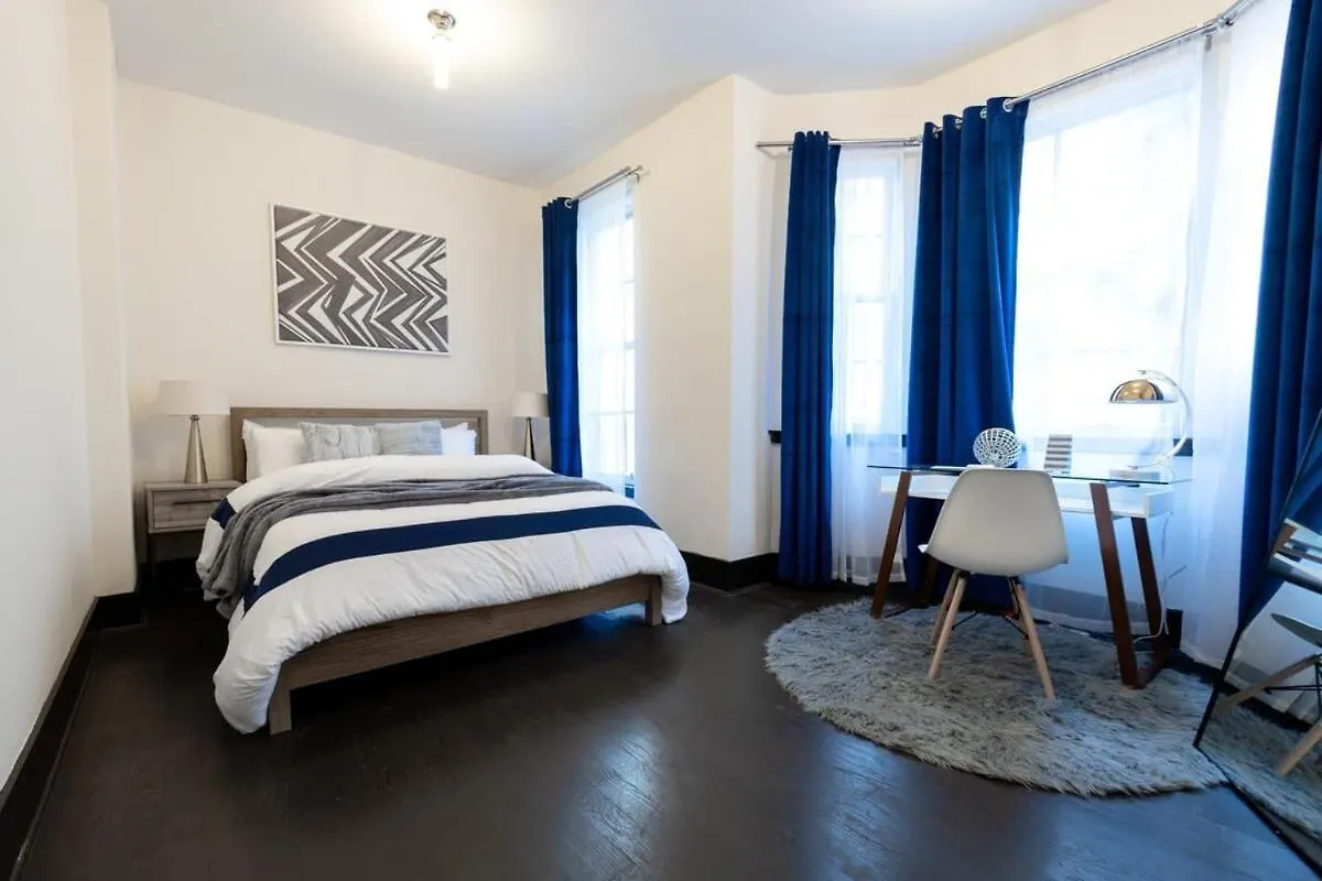 E10-1 Designer East Village Townhouse 1Br نيو يورك شقة