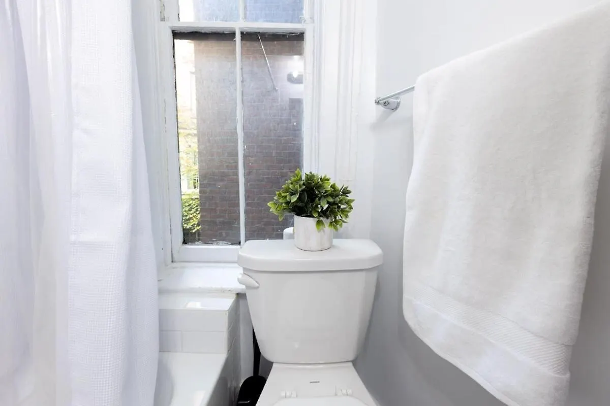 E10-1 Designer East Village Townhouse 1Br نيو يورك شقة