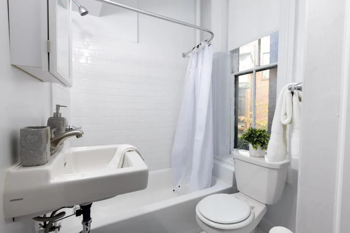 E10-1 Designer East Village Townhouse 1Br نيو يورك شقة