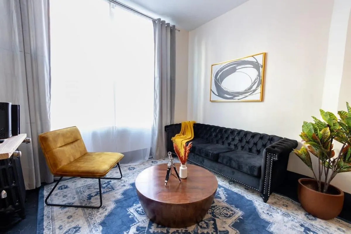 E10-1 Designer East Village Townhouse 1Br نيو يورك الولايات المتحدة الأمريكية